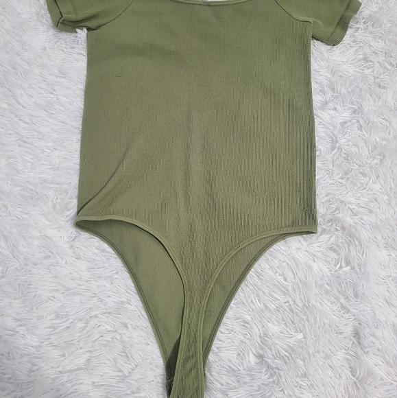 Olive Green Ribbed short sleeve off shoulder Bardot Bodysuit M ruched front - Picture 3 of 3